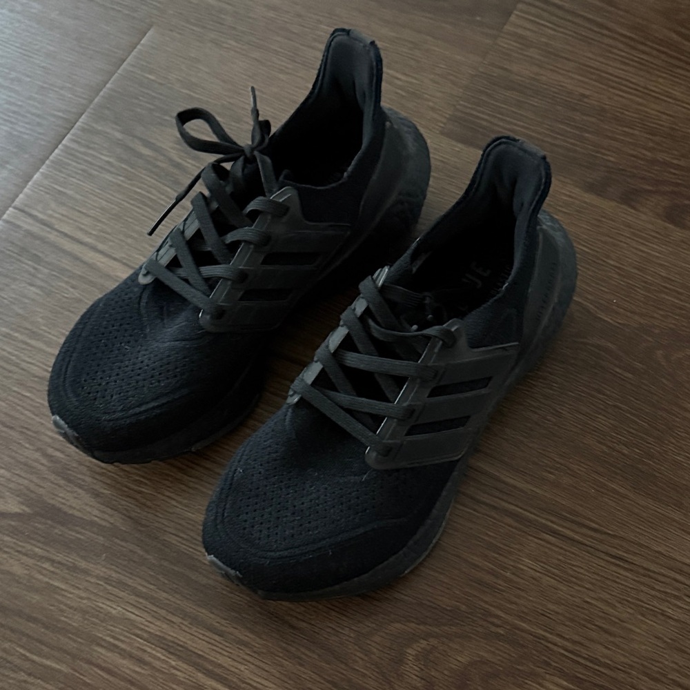 Adidas Kids 5.5, 8 women’s, ultraboost